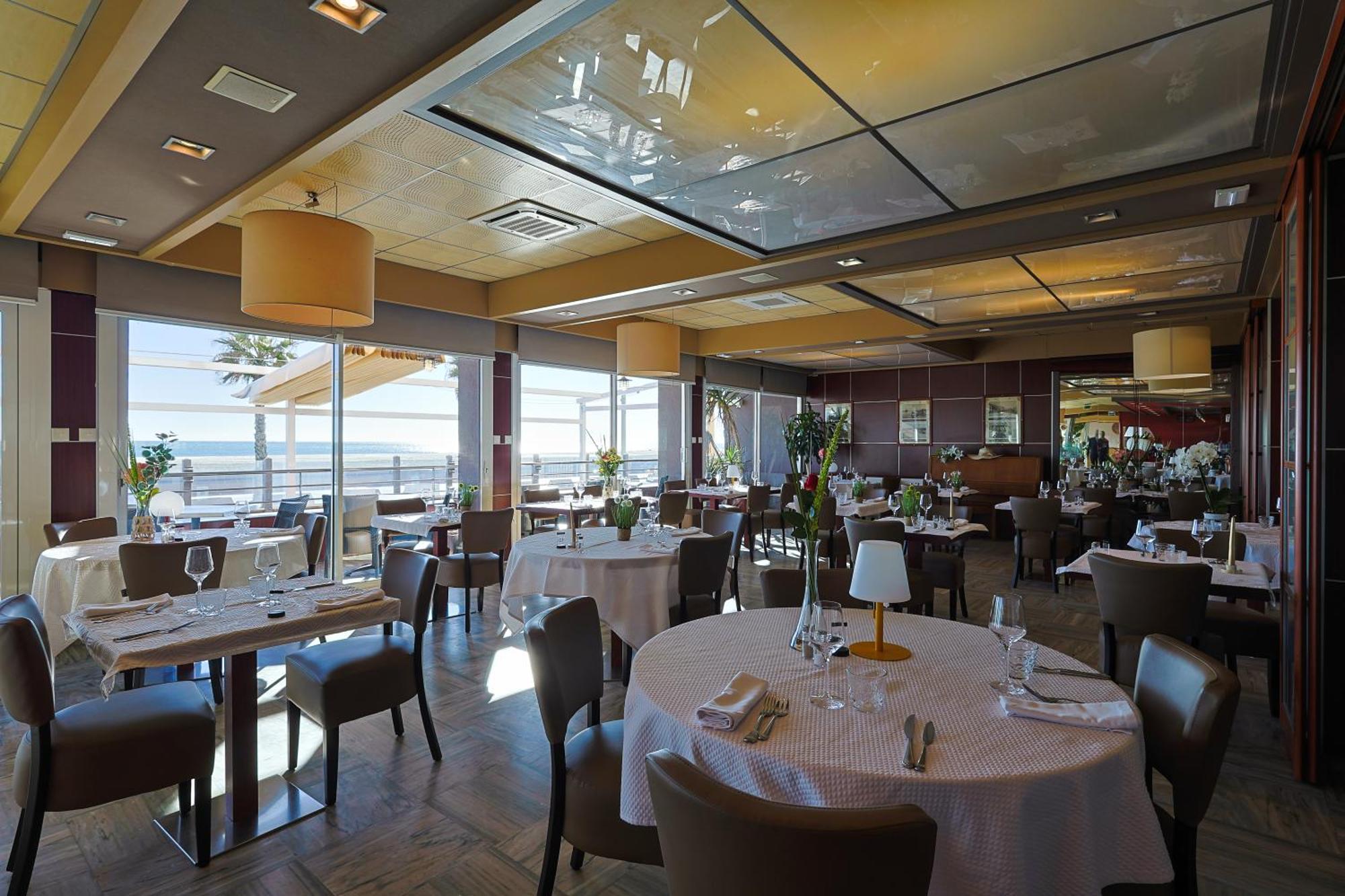 Logis Hôtel Mediterranee Port-la-Nouvelle Buitenkant foto